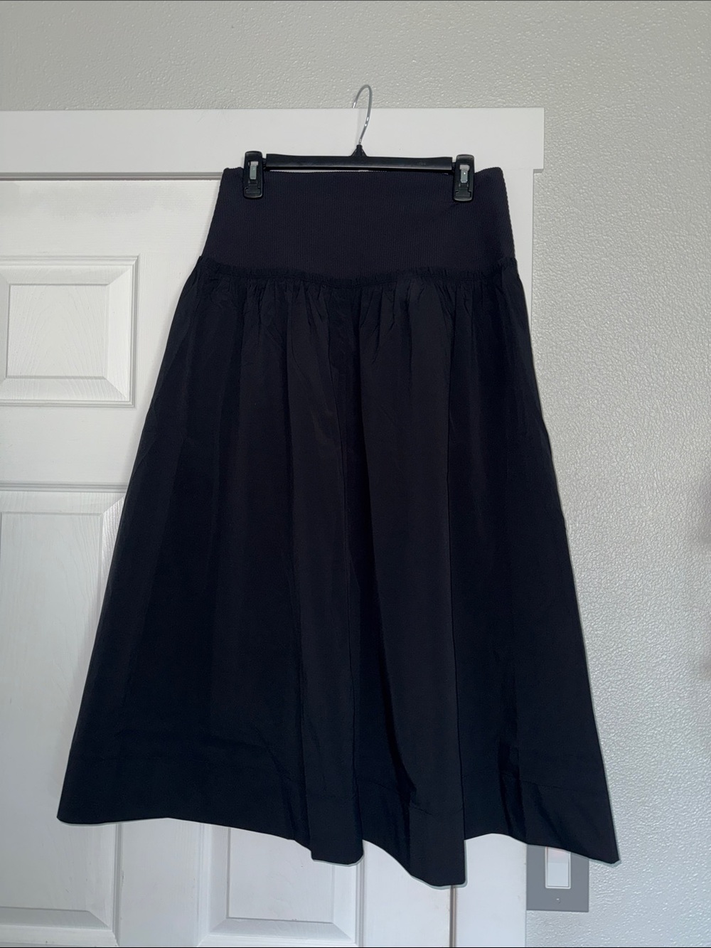 NWOT Athleta Black Midi A-Line Skirt with wide Elastic Waistband size S